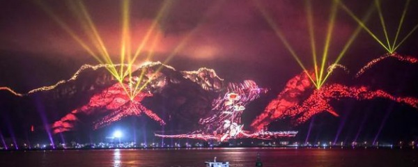 山體夜游燈光秀